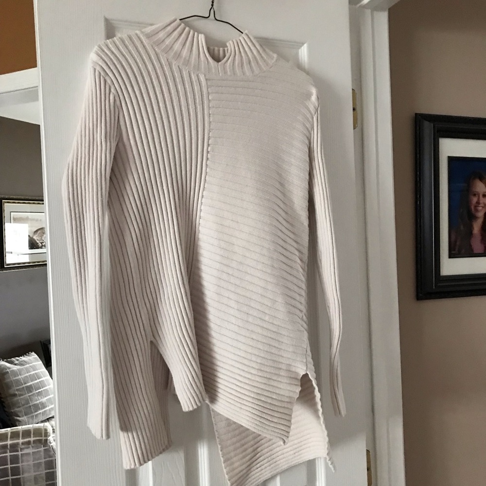 Cabi winter white gorgeous sweater